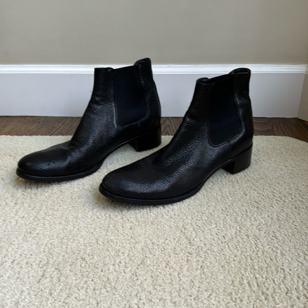 PRADA Classic black leather Chelsea boots. Size 41